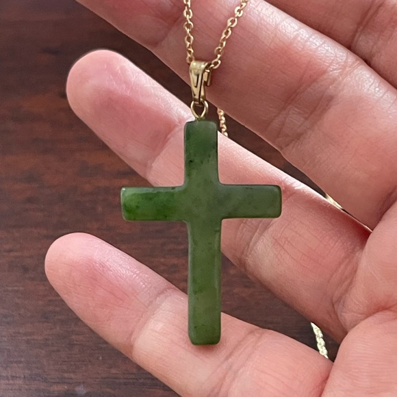 High quality hand carved nephrite jade cross gold tone pendant & chain - Picture 7 of 12